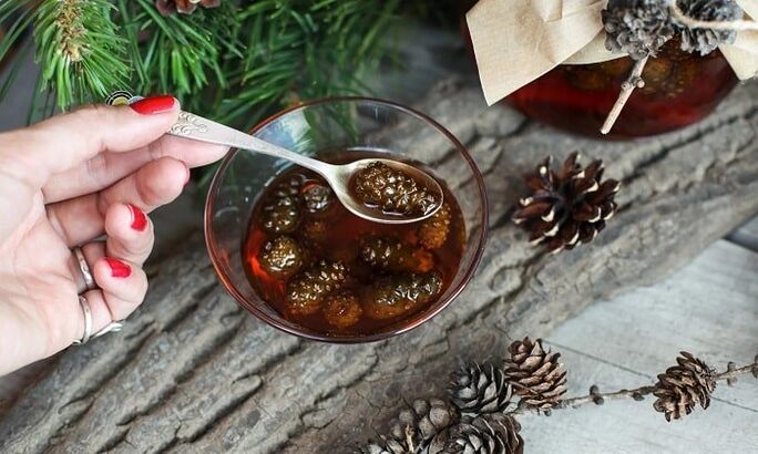 صبغة تعتمد على براعم الصنوبر لعلاج داء عظمي غضروفي عنق الرحم في المنزل