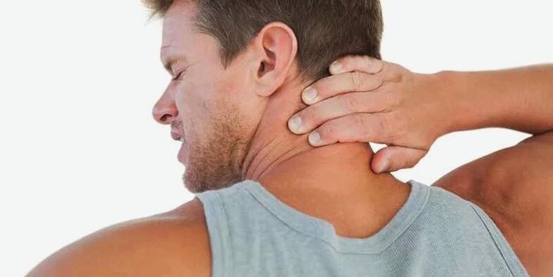 يشير الألم في الرقبة إلى ضغط جذور الأعصاب في منطقة عنق الرحم